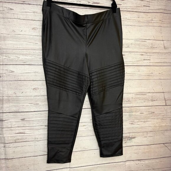 Torrid Faux Leather Legging Size 4 - Picture 2 of 5